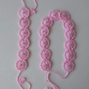 Pembe İşlemeli Yaka